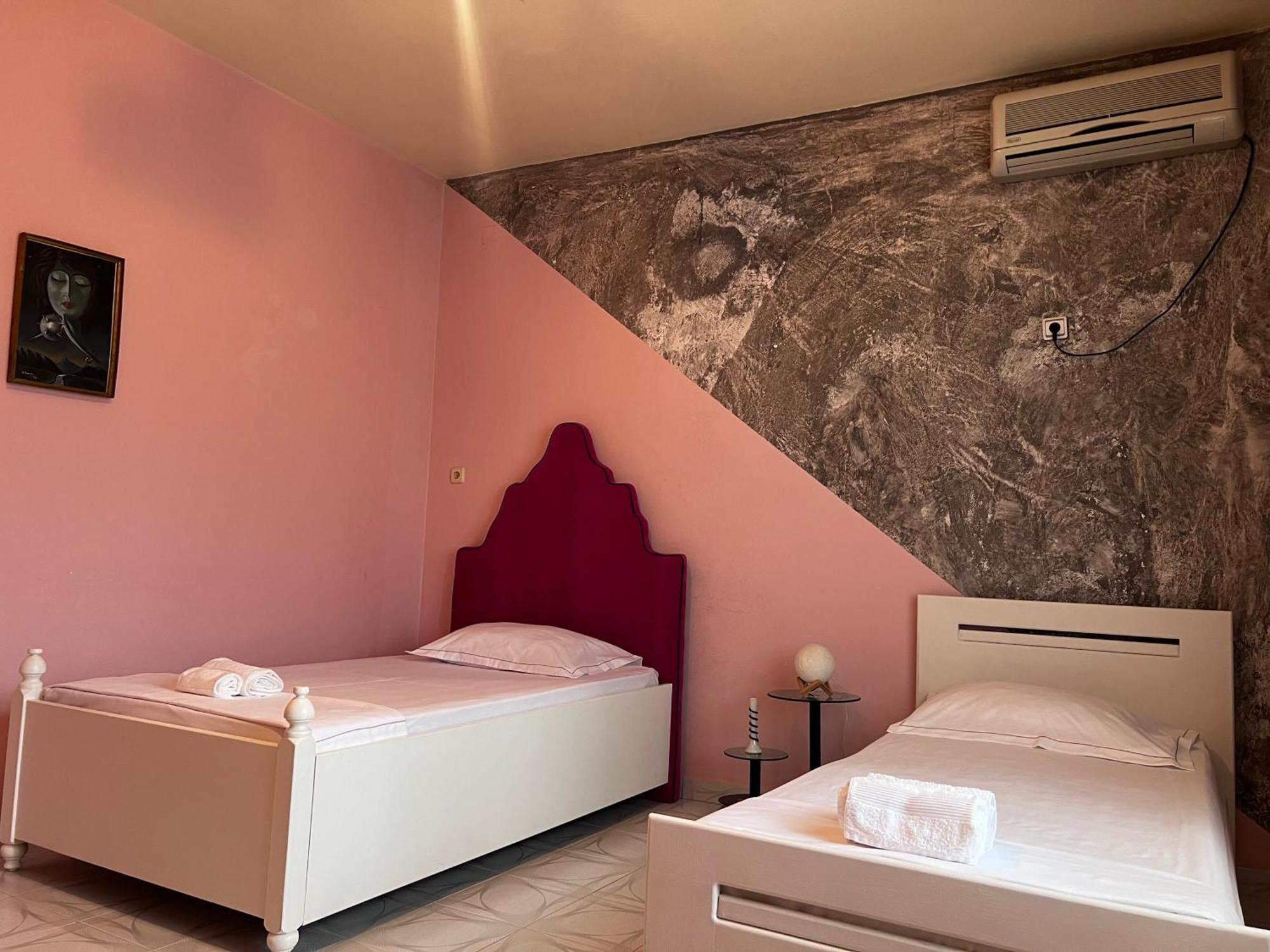 Berat Private Room In Haxhialiu Villa ภายนอก รูปภาพ